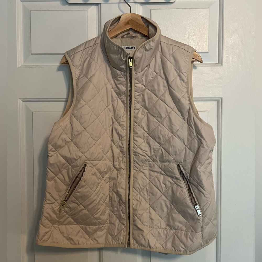 Old Navy Quilted Sleeveless Puffer Vest in Beige